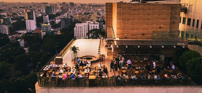 Rooftop Pool Bar – Quán Cafe Nóc Nhà