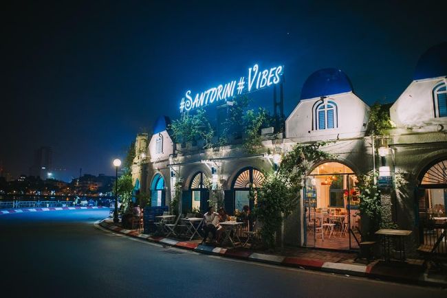 Santorini Vibes Cafe - quán cafe yên tĩnh ở Hà Nội