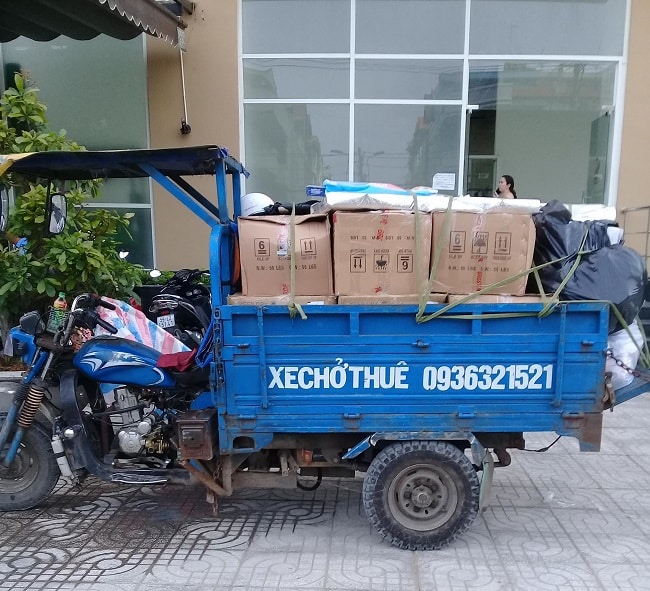 Nguyen-Loi-tricycle-delivery-service