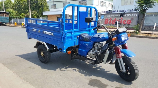 Quoc-Bao-tricycle-delivery-service