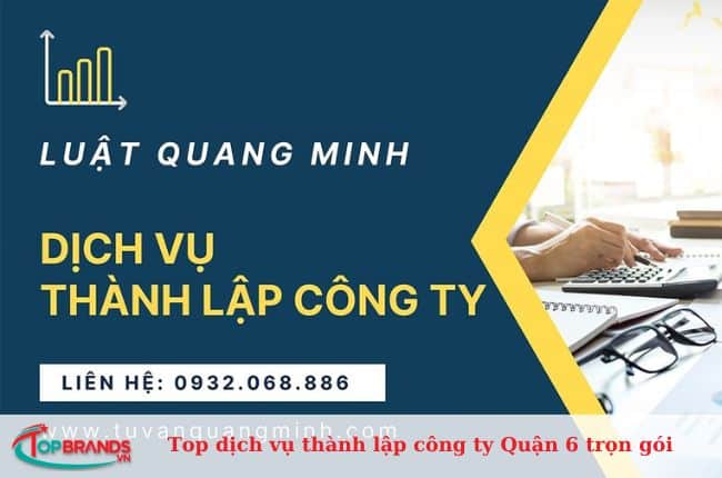 Luật sư và chuyên viên pháp lý tại công ty cung cấp thông tin cần thiết