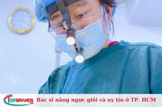 Bác sĩ nâng ngực đẹp Hồ Phi Nhạn