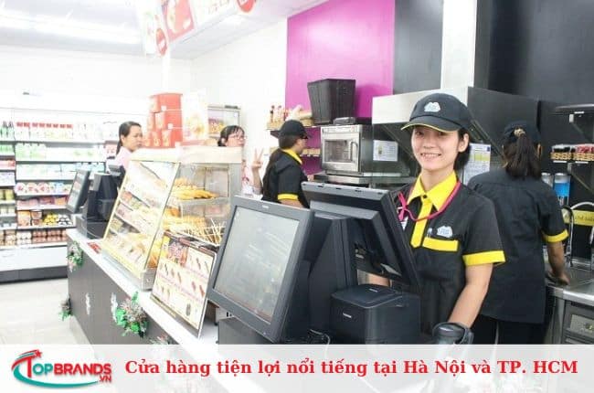 Một trong các cửa hàng tiện lợi ở Hà Nội và TP. HCM thu hút giới trẻ