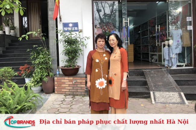 Pháp phục Lạc Hoa