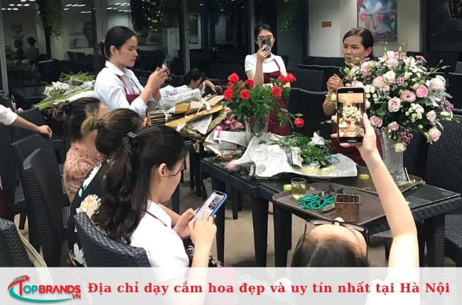 Trung tâm Dạy cắm hoa tươi nghệ thuật ở Hà Nội