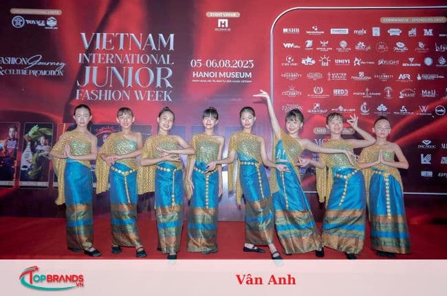 cho thuê trang phục dân tộc tại Hà Nội