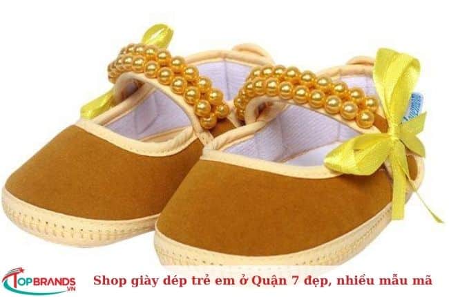 Cửa hàng giày dép trẻ em ở Quận 7