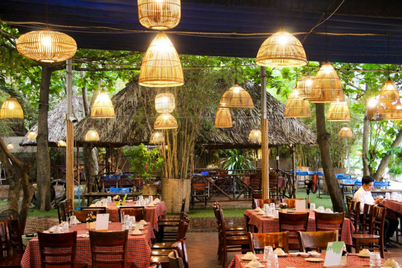 Nhà hàng trên sông Sài Gòn đẹp, thoáng mát