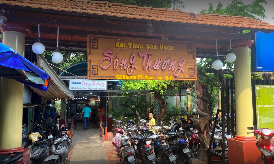 Nhà hàng ven sông Sài Gòn