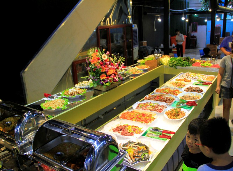Buffet hải sản Cánh Đồng Quán 