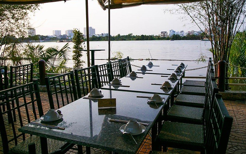 Nhà hàng Sông Trăng