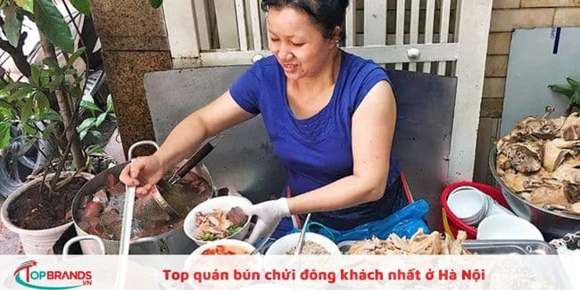 Quán bún chửi Hà Nội siêu đông khách