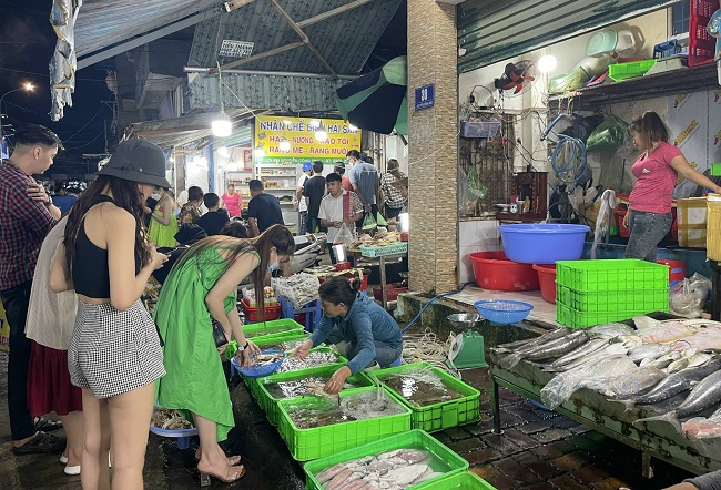 Trả giá khi mua hải sản tại Mũi Né, Phan Thiết