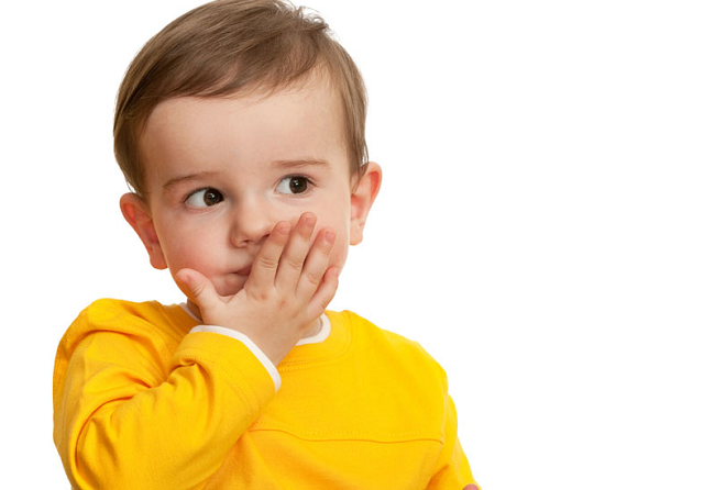 Khám tai mũi họng cho trẻ chậm nói để tìm ra nguyên nhân