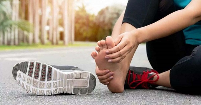 Nguyên nhân gây đau chân khi mang giày thể thao