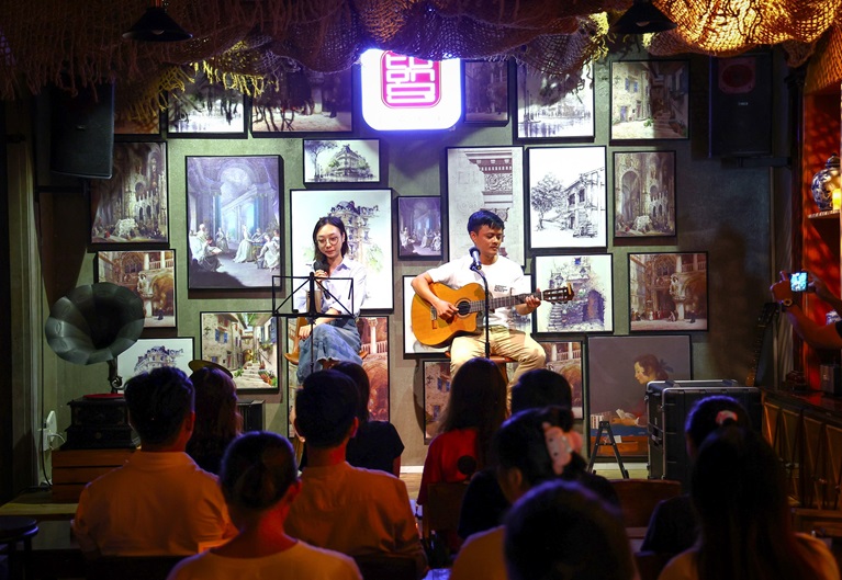 Quán cafe hát acoustic cực chill ở Sài Gòn