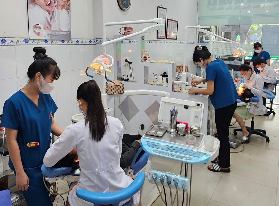 Trang bị đầy đủ thiết bị hiện đại phục vụ thăm khám và điều trị