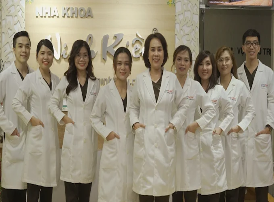 Quy tụ nhiều thạc sĩ, bác sĩ tốt nghiệp chuyên khoa Răng Hàm Mặt