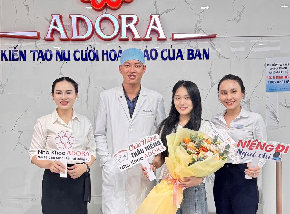Khách hàng vô cùng hài lòng khi sử dụng dịch vụ nha khoa tại Adora