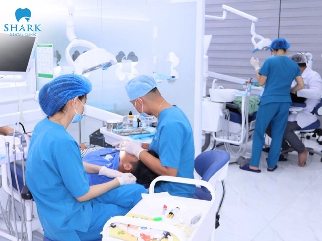 Đội ngũ bác sĩ giỏi, chuyên môn cao và nhiều năm kinh nghiệm trong lĩnh vực nha khoa